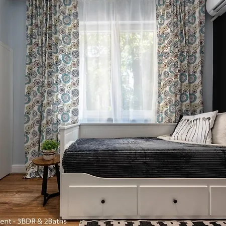 Apartment Luxury & Unique - Center Apt. - 3bdr & 2 Baths *
