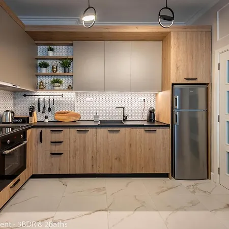 Apartment Luxury & Unique - Center Apt. - 3bdr & 2 Baths