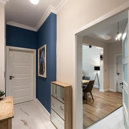 Apartment Luxury & Unique - Center Apt. - 3bdr & 2 Baths