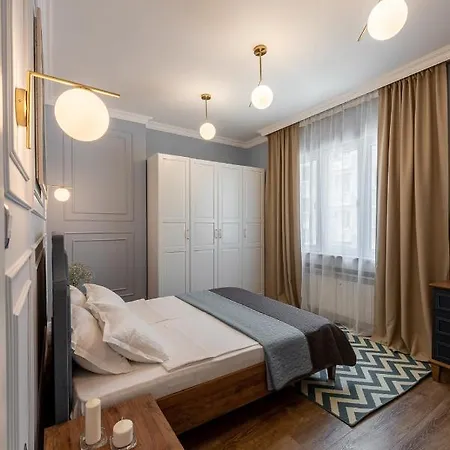 Luxury & Unique - Center Apt. - 3bdr & 2 Baths