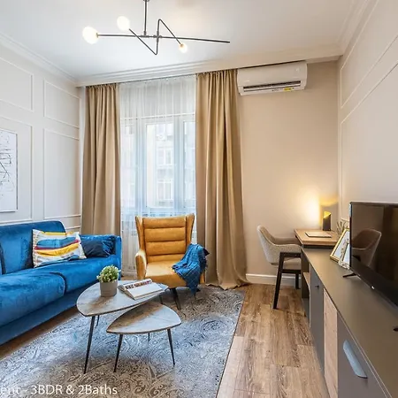 Luxury & Unique - Center Apt. - 3bdr & 2 Baths Apartment *