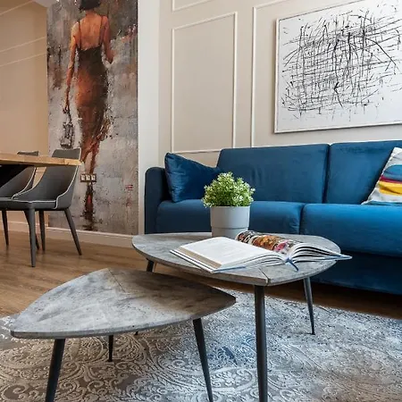 Apartment Luxury & Unique - Center Apt. - 3bdr & 2 Baths *