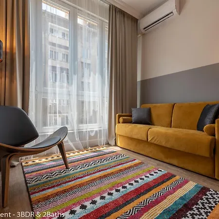Luxury & Unique - Center Apt. - 3bdr & 2 Baths דירה סופיה